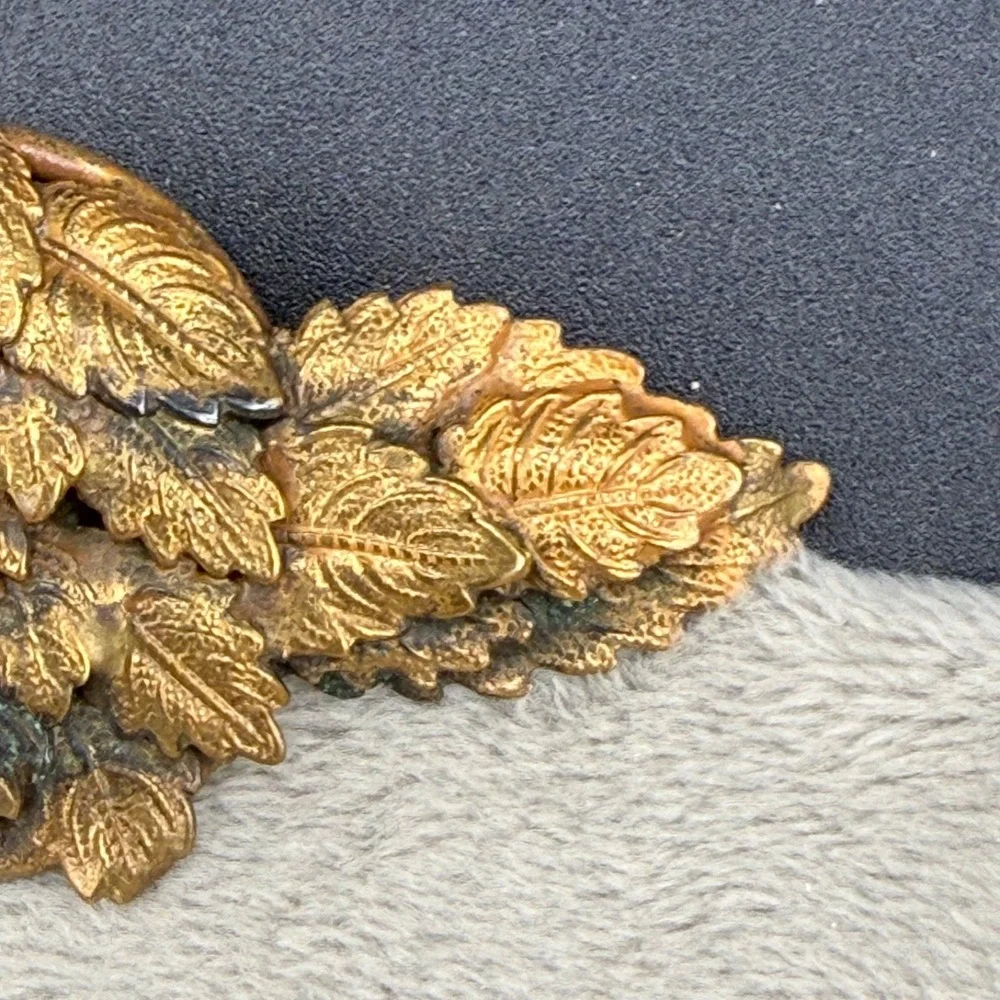 Vintage Brooch‎ Gold Tone Leaf Sash Pin